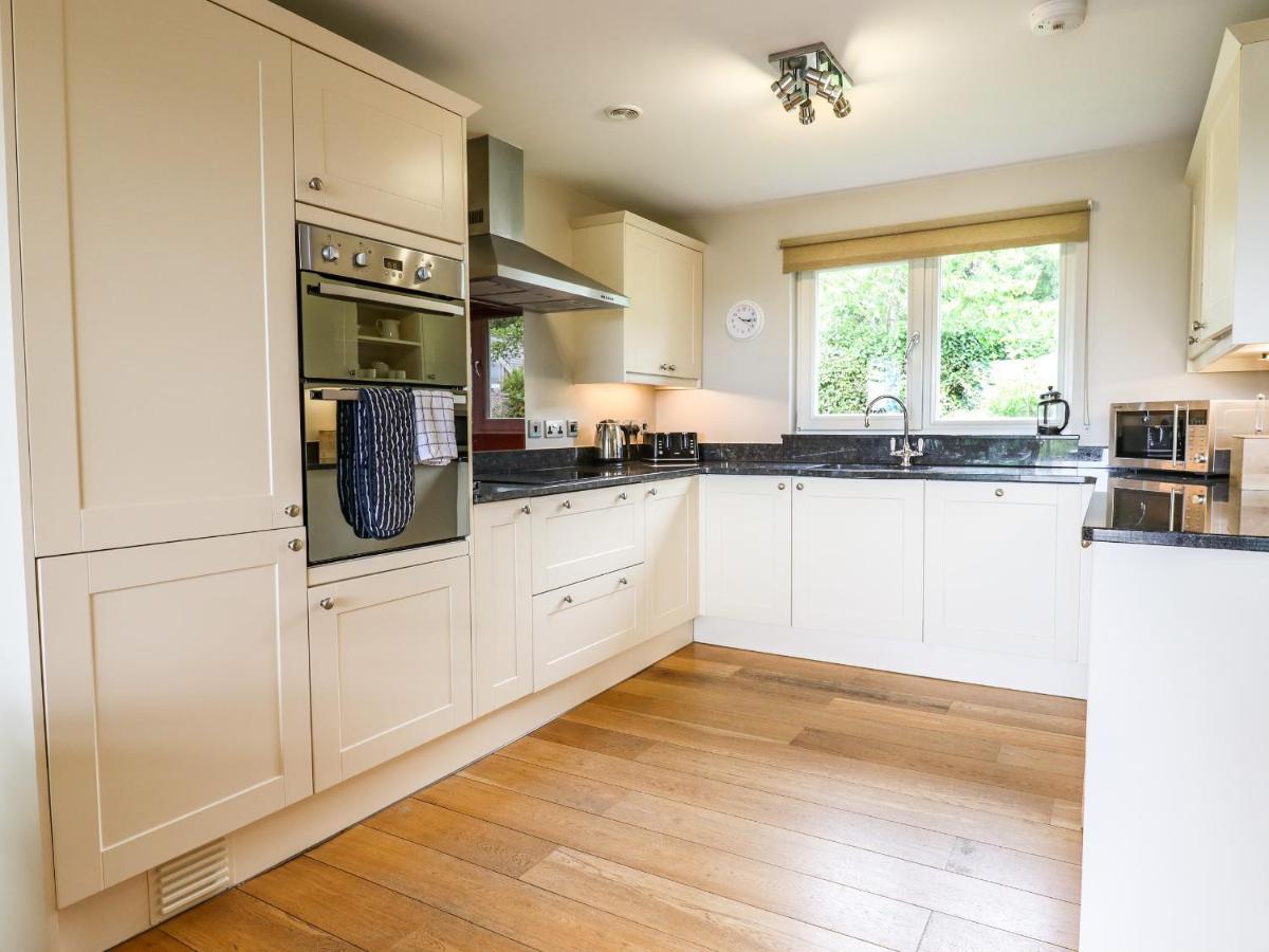 Villa Swandown, 20 Poldon Chard Exterior foto